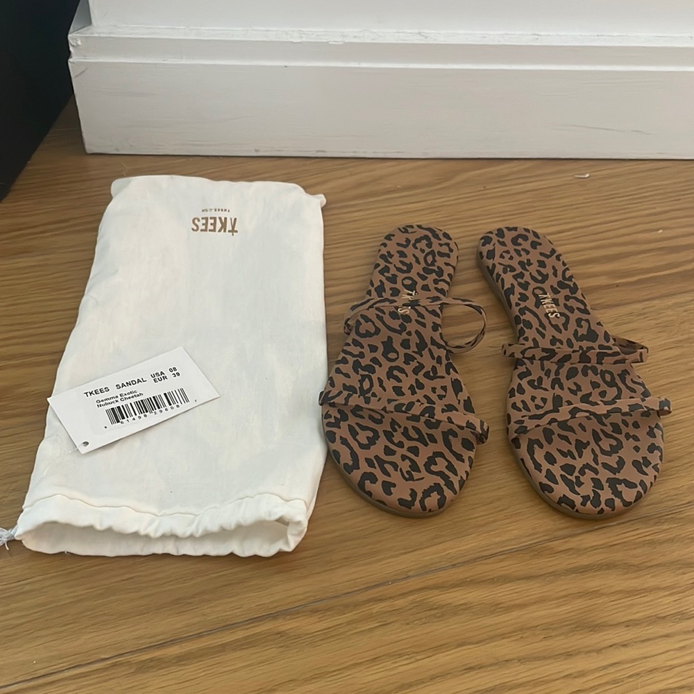 New with Tags- Tkees Gemma Sandal
